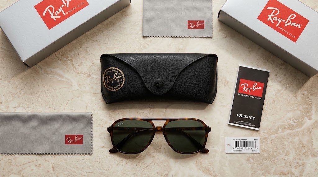 Cách nhận biết kính mát Ray-Ban Bill chính hãng qua khắc laser, bản lề và thông số càng kính